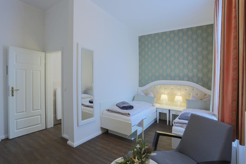 Hotel Strandvilla Janine Borkum Exterior photo